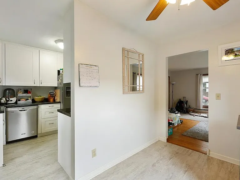 1760 Pleasant St — Photo 4