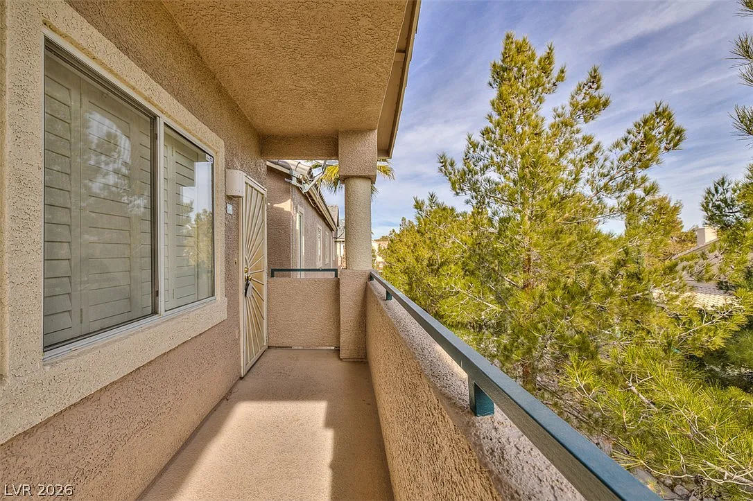 2 bed, 2.0 bath, 1319 sqft, $1,816 — Photo 3