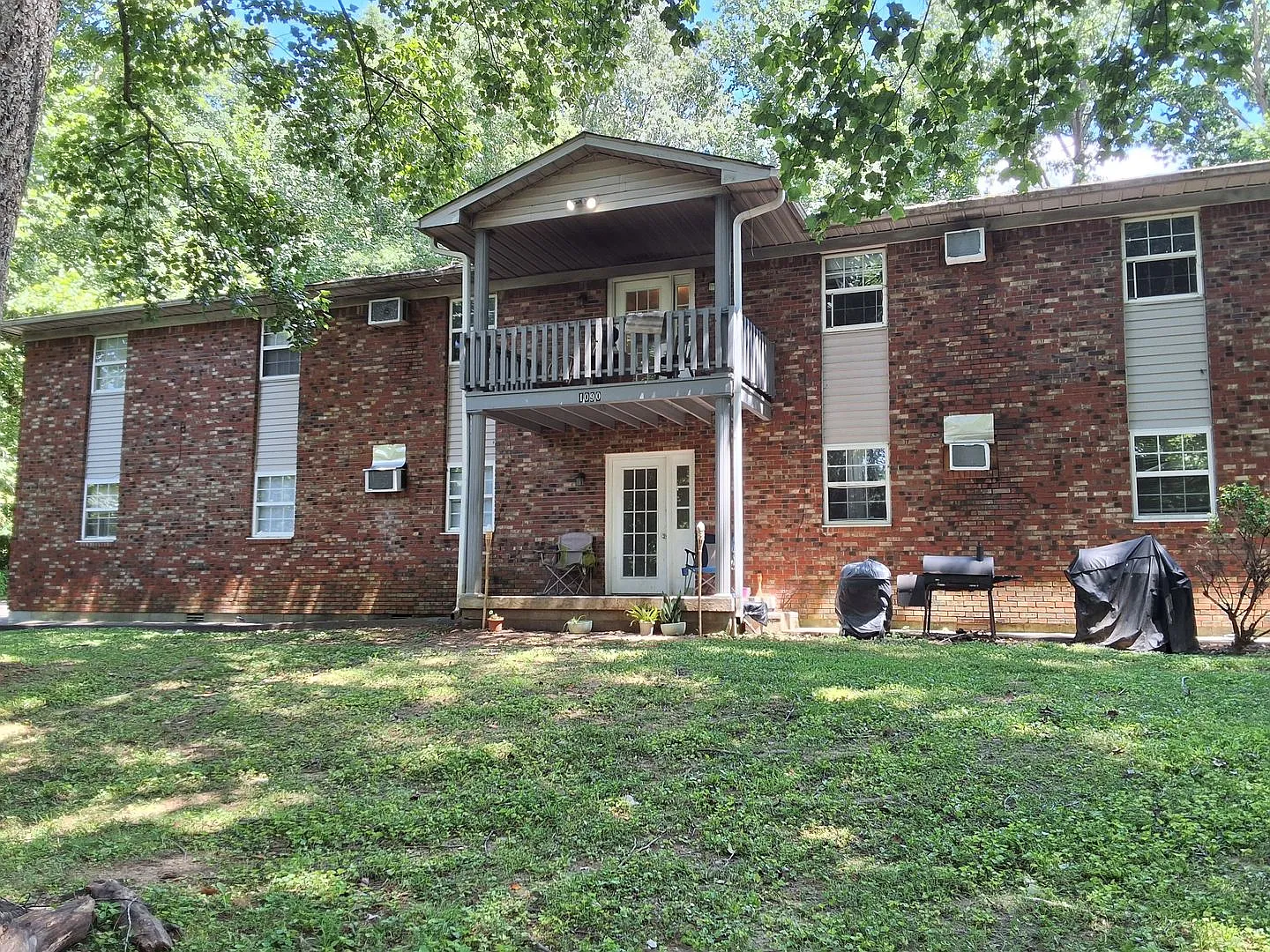 1090 Evelyn Drive — Photo 2