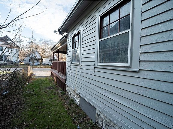 4th image of 308 Putnam St