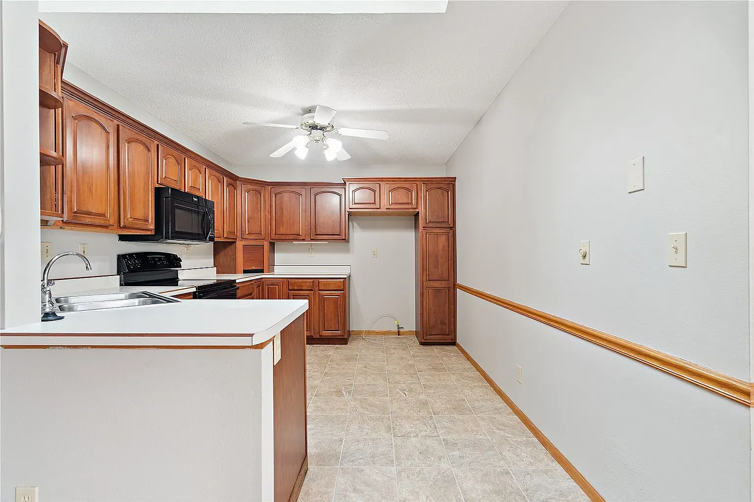 Garnett Place Townhomes — Photo 4