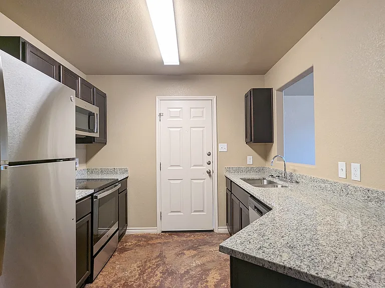Southwood Hills Phase III — Photo 7