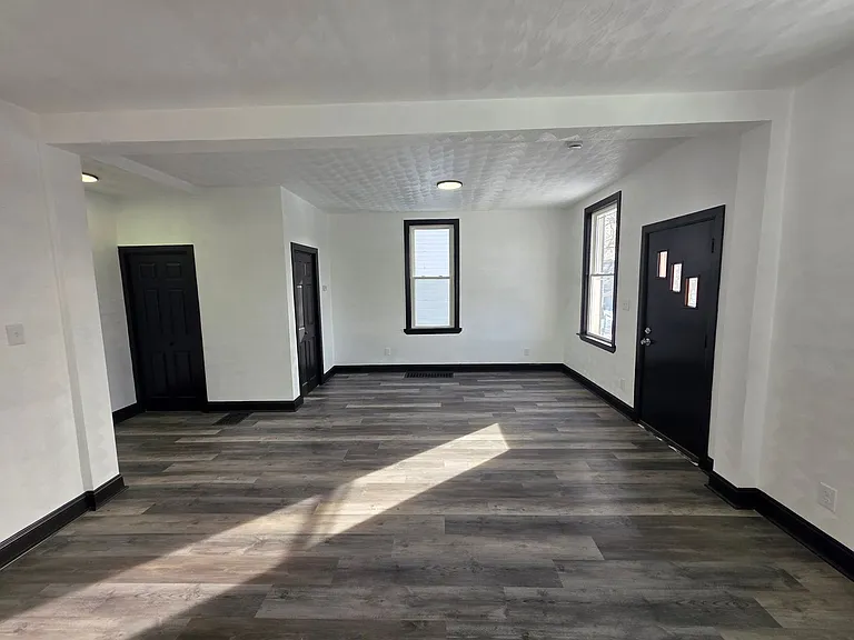 5 Union Ave #1 — Photo 2