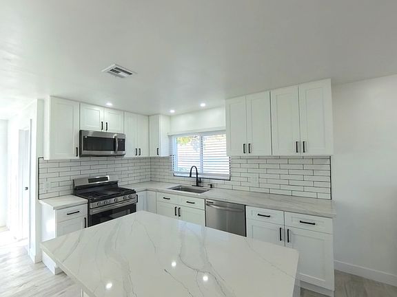 3rd image of 9058 Citrus Ave