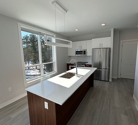 2nd image of 148 Old Post Rd #218