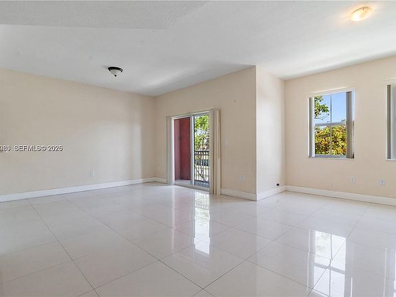 4th image of 11102 NW 83rd St APT 222