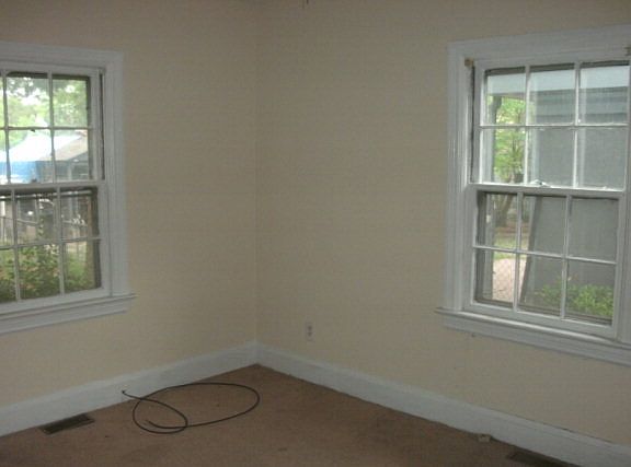 4th image of 833 S Pine St