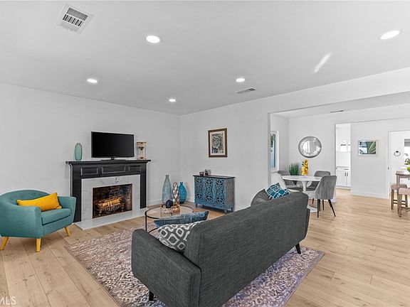 5th image of 268 W Willow St