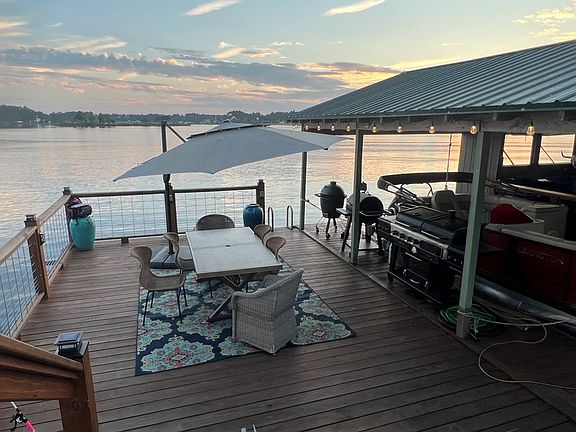 2nd image of 345 Island Dr