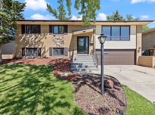 15213 Pine Dr, Oak Forest, IL 60452