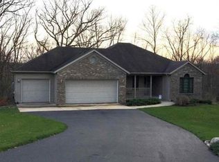 3135 E Ridgewood Ct, Oregon, IL 61061