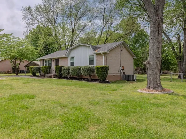 2842 Sunnyview Dr — Photo 2