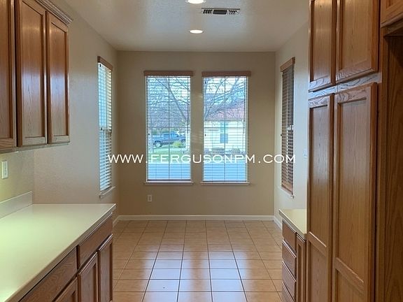 3rd image of 1903 Glenveagh Ln