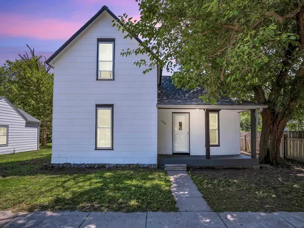 209 E Amos St, Hesston, KS 67062