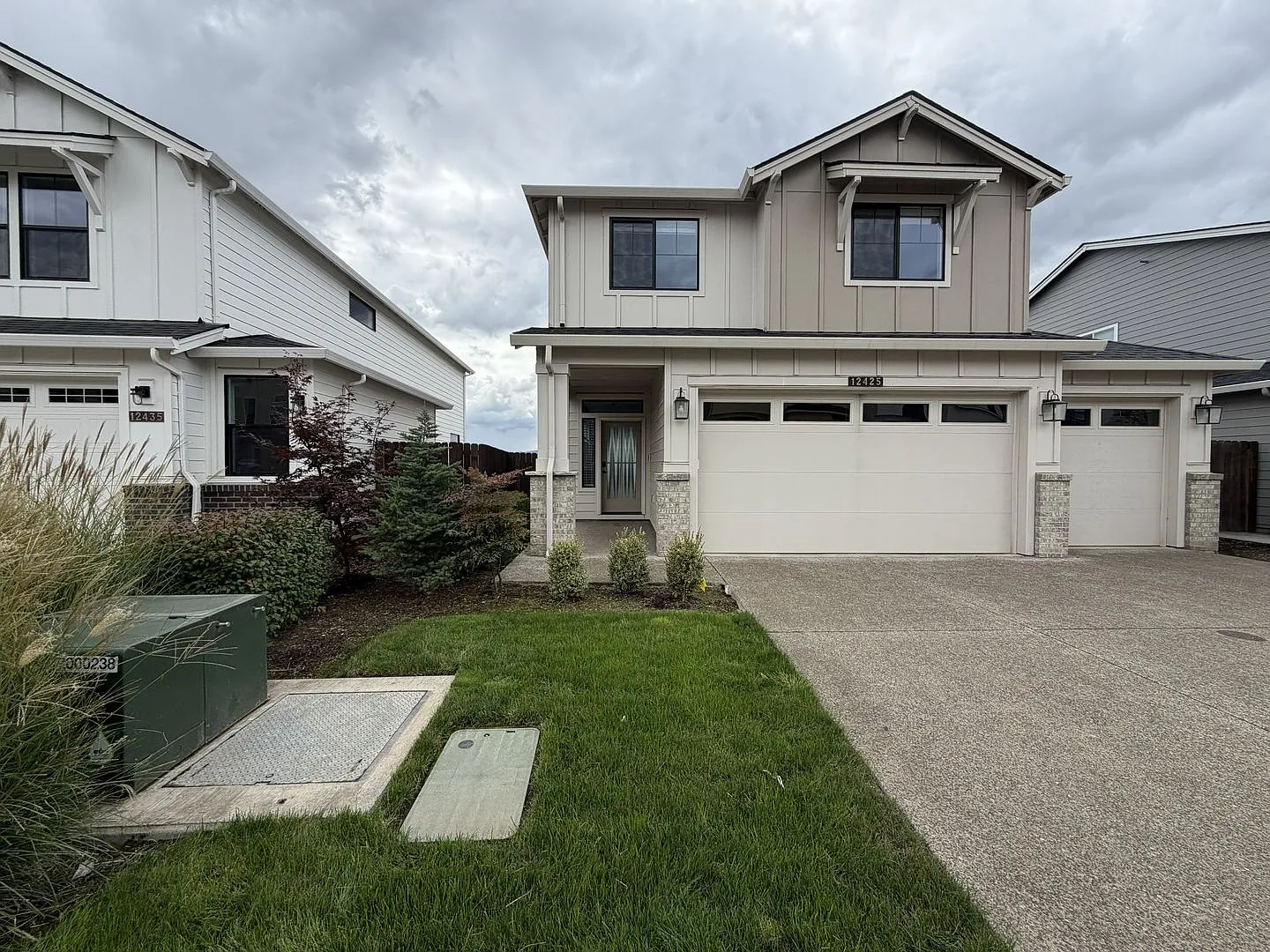 Luxury 2023-Built 3-Bedroom + Loft Beaverton Home with Gourmet Kitchen, Amazing Views, 3-Car Gara... — Photo 3