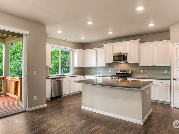 5th image of 3886 79th Drive NE #241