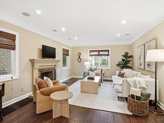 5th image of 3871 Drakewood Dr