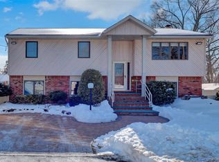 98 Kingsland Avenue, West Islip, NY 11795