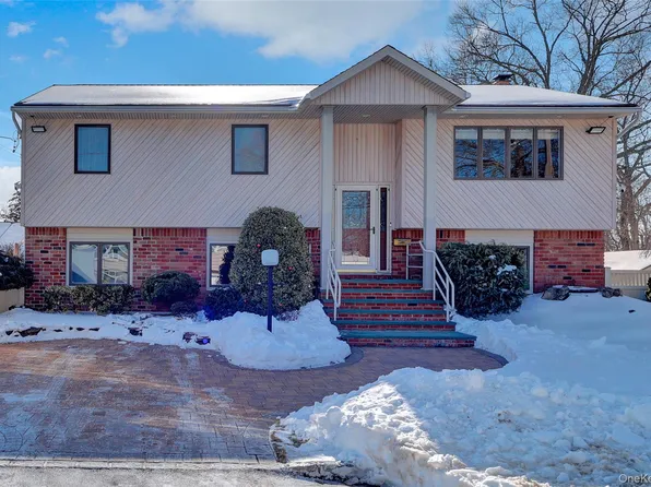 98 Kingsland Avenue, West Islip, NY 11795
