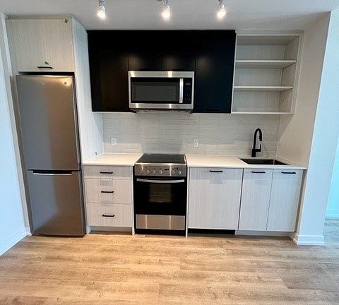 5th image of 2300 Saint Clair Ave W #902