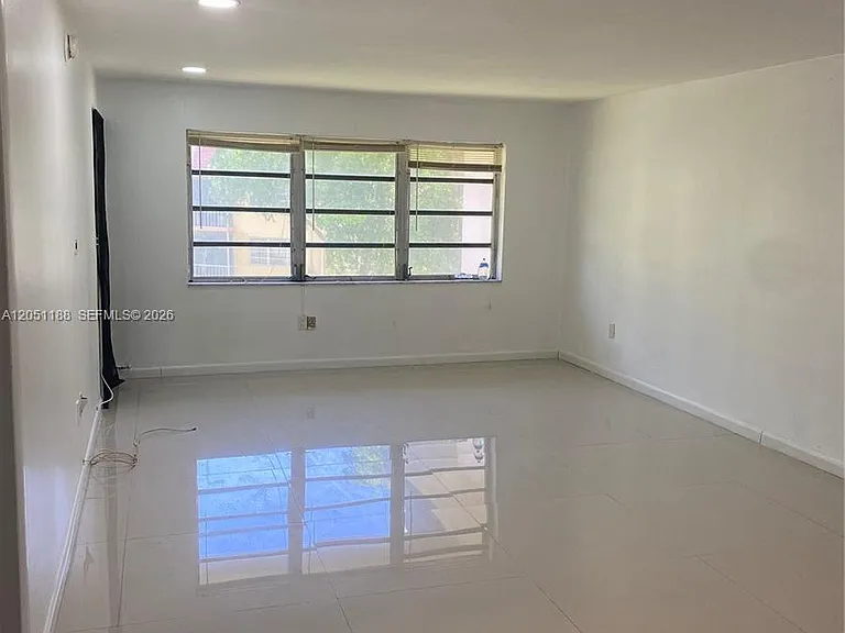 1550 NE 191st St #309 — Photo 8