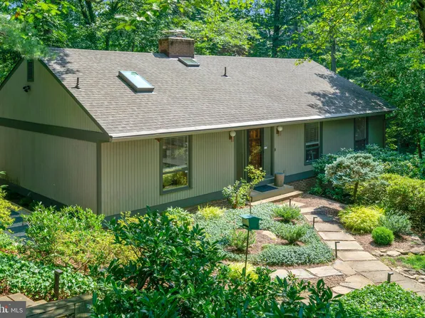 1715 Hollinwood Dr, Alexandria, VA 22307