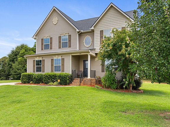 2nd image of 205 Lily Ct