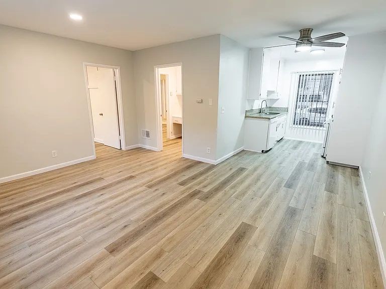 7044 Lanewood Ave — Photo 42