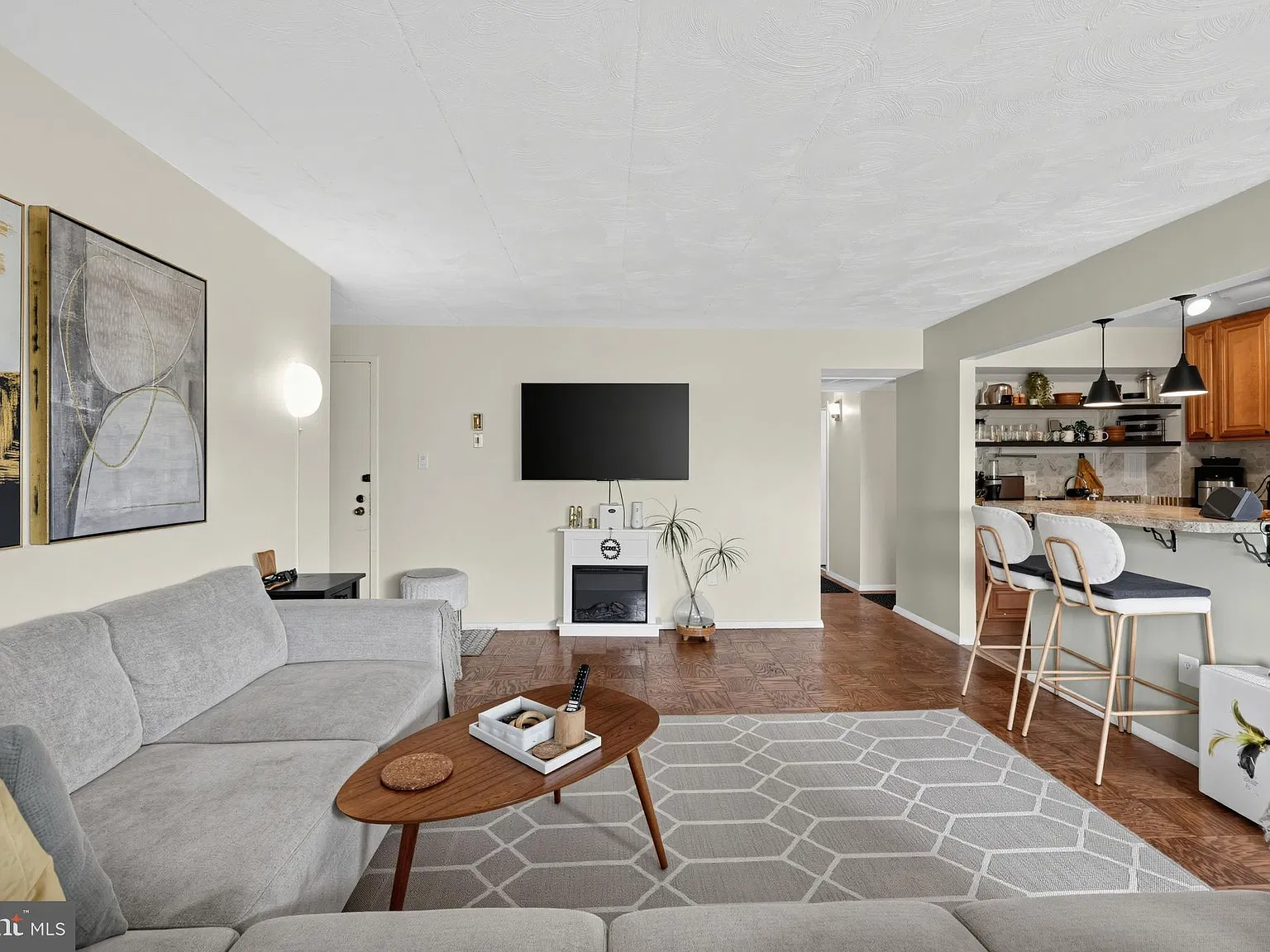 Huntington Club Condo — Photo 3