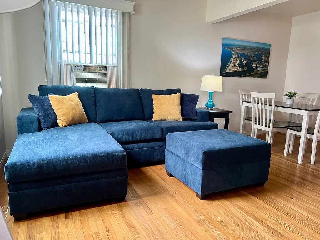 2 bed, 1.0 bath, $5,125 — Photo 2