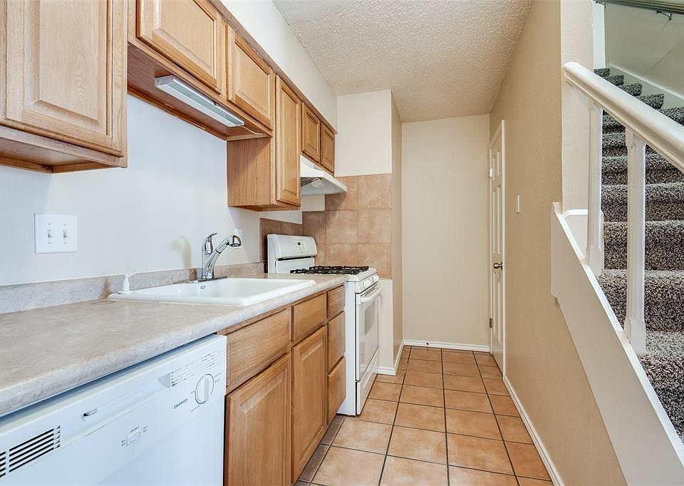 1st image of 102 Highland Park Ct