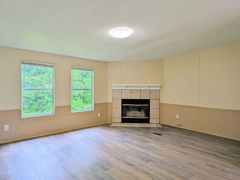 99 Center Grove Dr — Photo 5