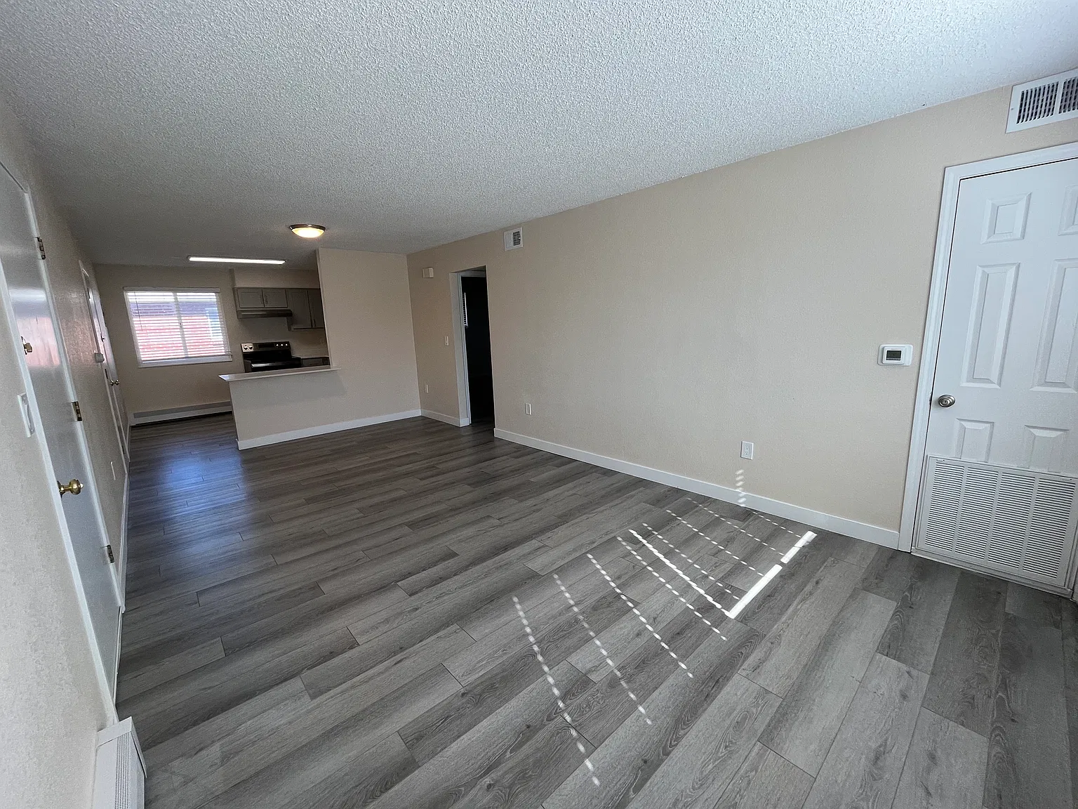 2 bed, 850 sqft, $1,600 — Photo 3