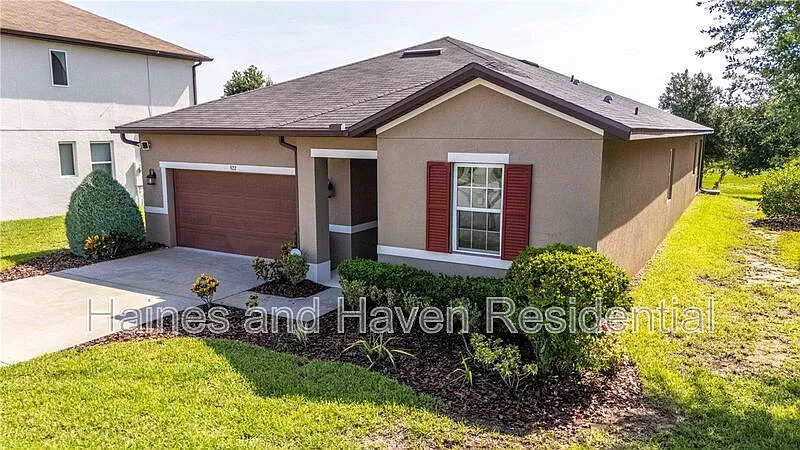 3 bed, 2.0 bath, 2208 sqft, $2,300 — Photo 3