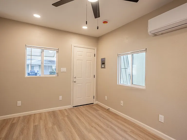 946 Cherry St #10 — Photo 10