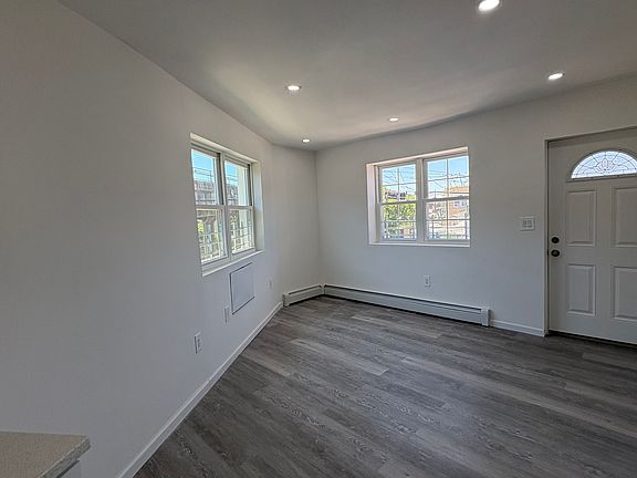 4th image of 308 Beach 86th St Floor 2