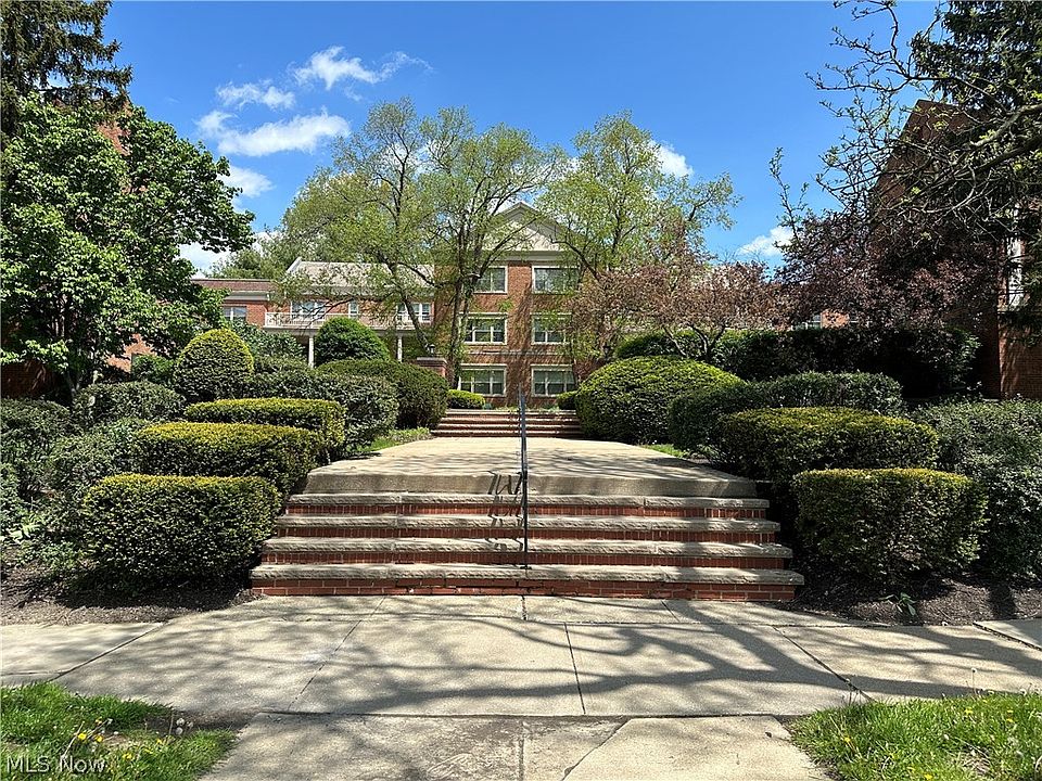 2nd image of 15825 Van Aken Blvd