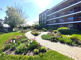 20 Brookside Dr #2B, Greenwich, CT 06830