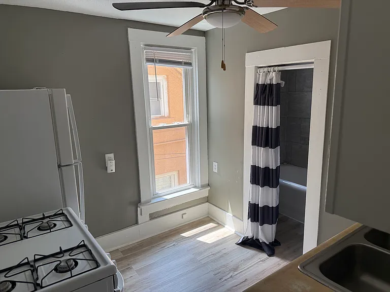 3114 Thompson Ave — Photo 10