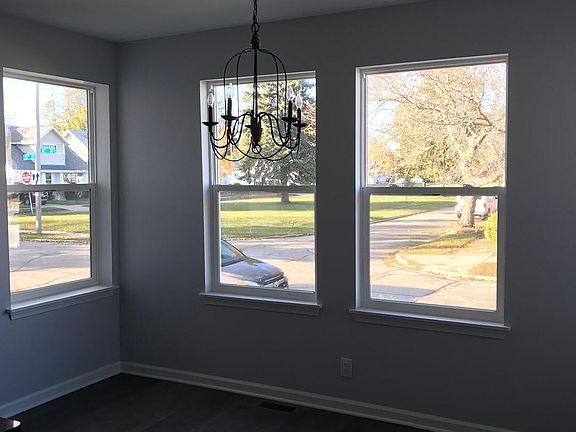 Dining room with blvd views