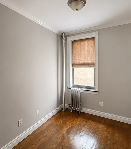 326 E 35th St #34 — Photo 5