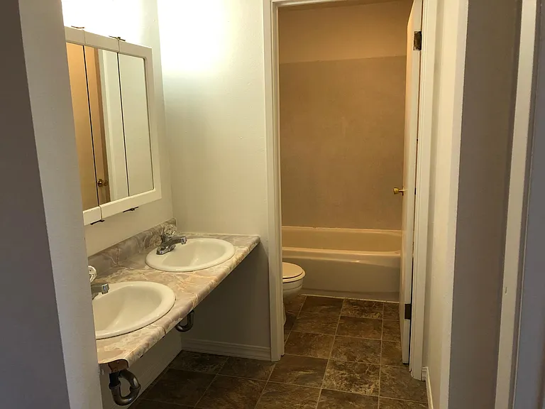500 NE Maiden Ln #1 — Photo 7