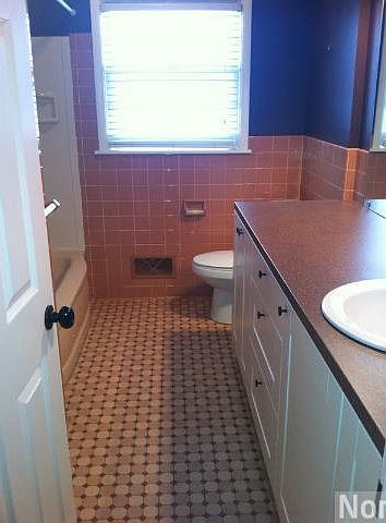 2nd image of 1320 Fairlawn Way