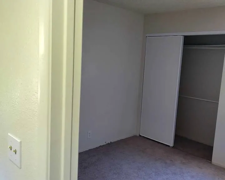 5049 Spencer St #D — Photo 36