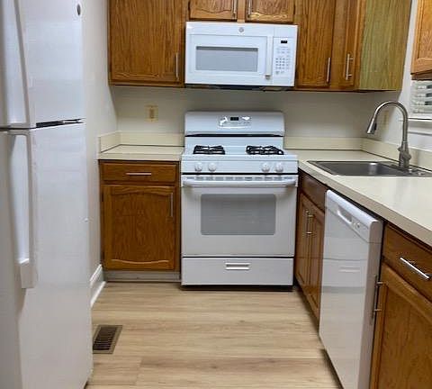 5th image of 14321 Long Green Dr