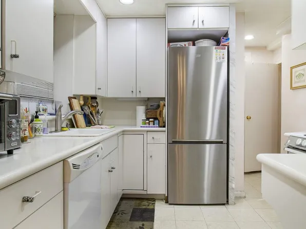 440 East 56th Street 10F image 3 of 6