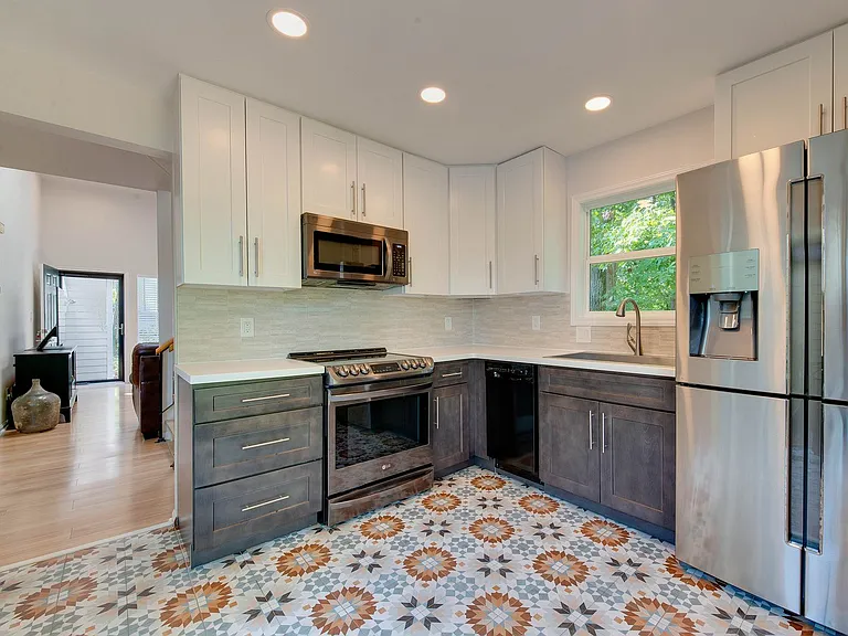 9006 Saint Thomas Ln — Photo 21