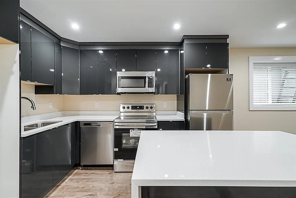 3 bed, 1200 sqft, $3,000 — Photo 2