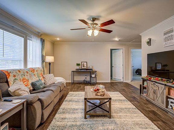 3rd image of 170 Creekview Way