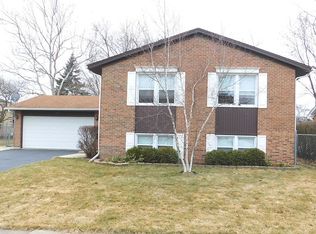 220 Osage Ter, Buffalo Grove, IL 60089